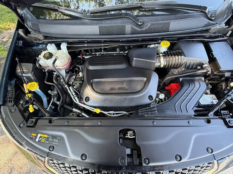 Chrysler Pacifica Vehicle Full-screen Gallery Image 11