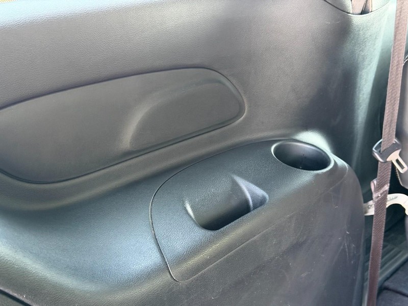 Chrysler Pacifica Vehicle Full-screen Gallery Image 14