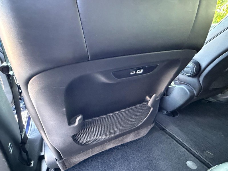 Chrysler Pacifica Vehicle Full-screen Gallery Image 21