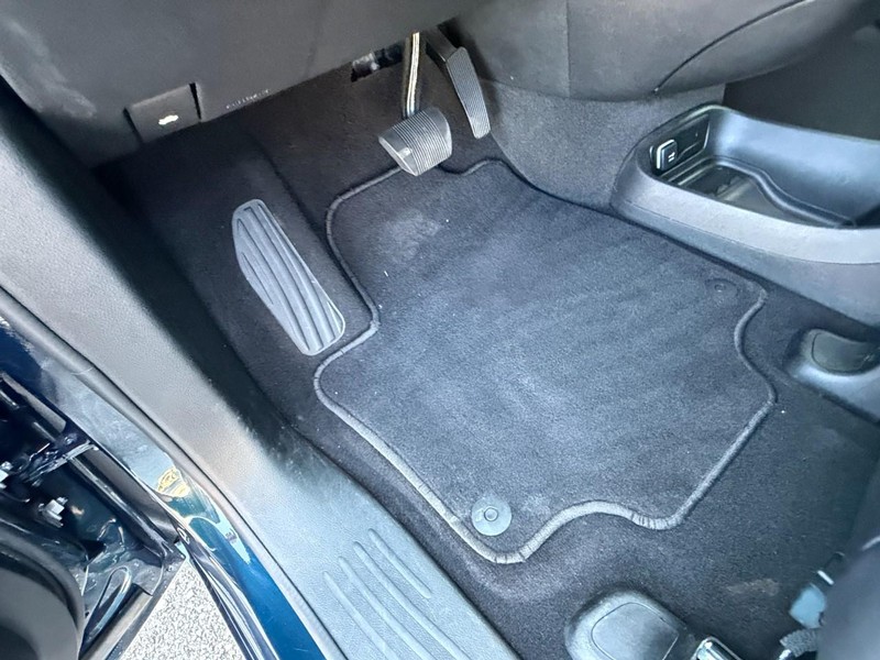 Chrysler Pacifica Vehicle Full-screen Gallery Image 26