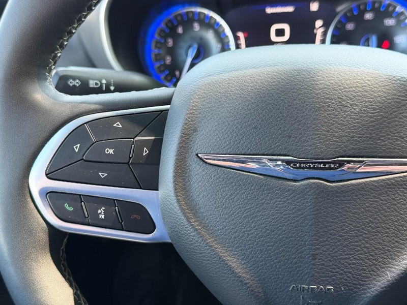 Chrysler Pacifica Vehicle Full-screen Gallery Image 30