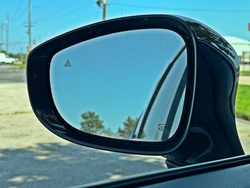 Chrysler Pacifica Vehicle Full-screen Gallery Image 34