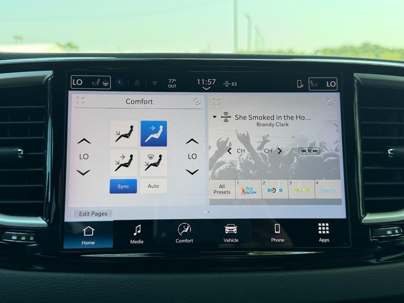 Chrysler Pacifica Vehicle Full-screen Gallery Image 36