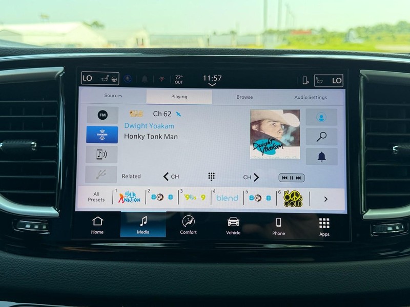 Chrysler Pacifica Vehicle Full-screen Gallery Image 37