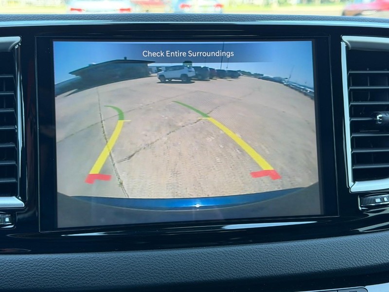 Chrysler Pacifica Vehicle Full-screen Gallery Image 38