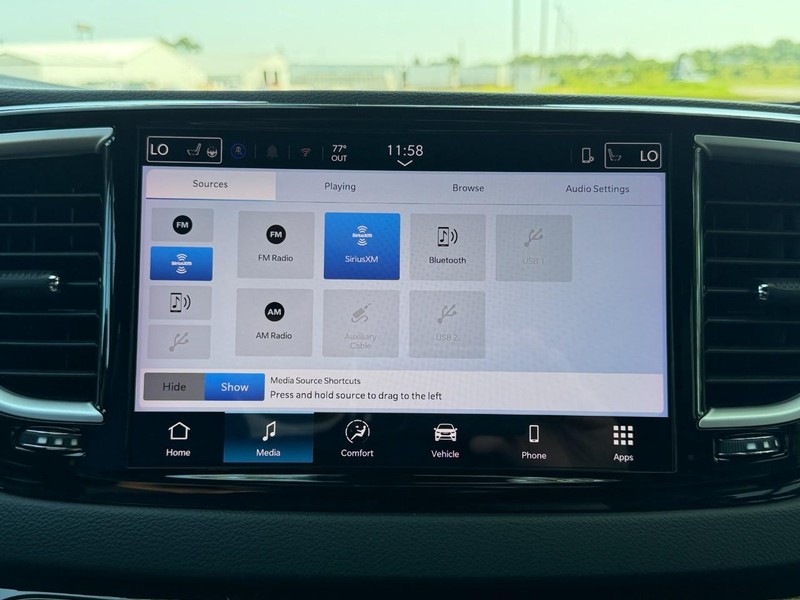 Chrysler Pacifica Vehicle Full-screen Gallery Image 39