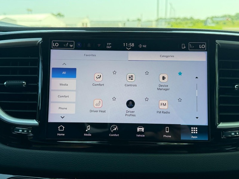 Chrysler Pacifica Vehicle Full-screen Gallery Image 42