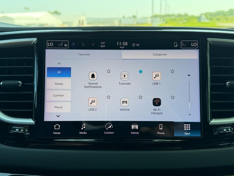 Chrysler Pacifica Vehicle Full-screen Gallery Image 45