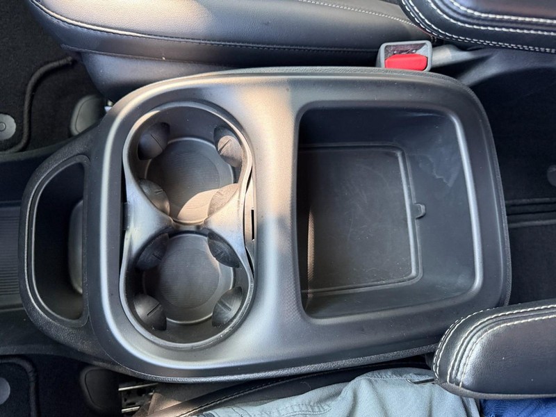 Chrysler Pacifica Vehicle Full-screen Gallery Image 49
