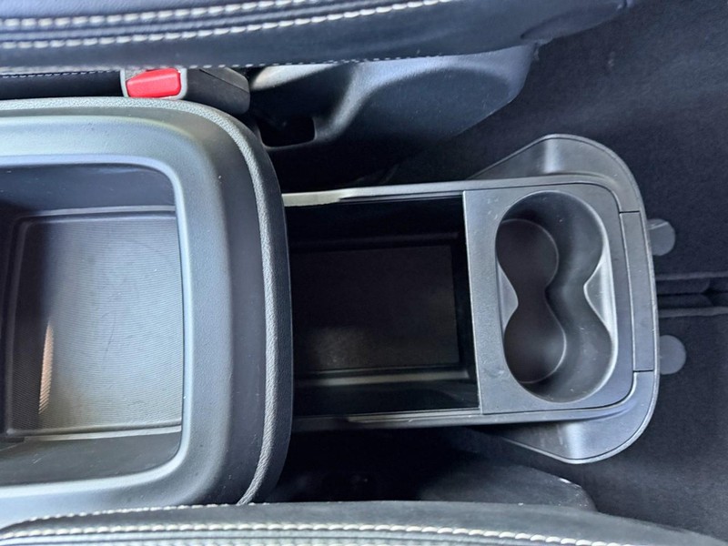 Chrysler Pacifica Vehicle Full-screen Gallery Image 50