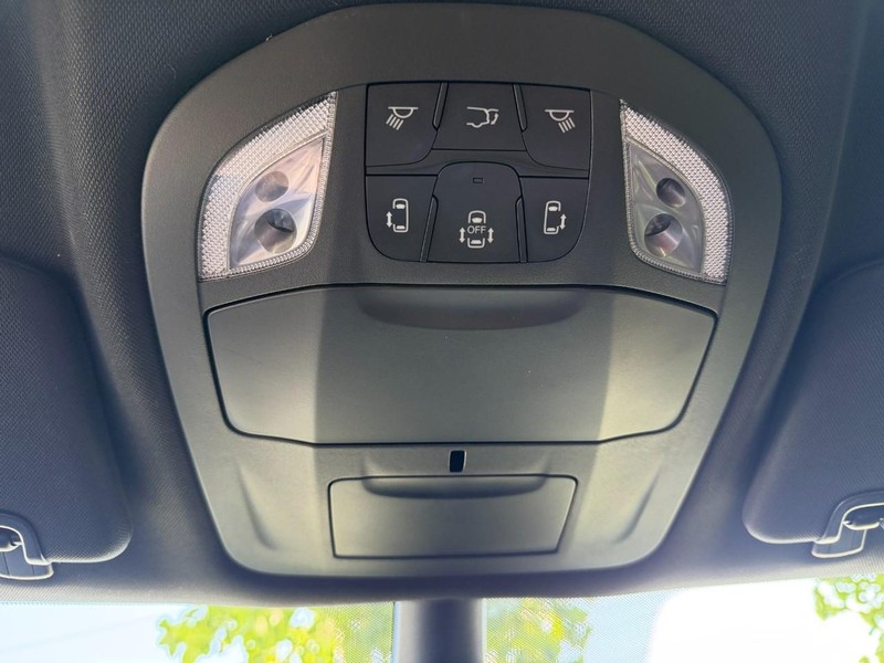 Chrysler Pacifica Vehicle Full-screen Gallery Image 53
