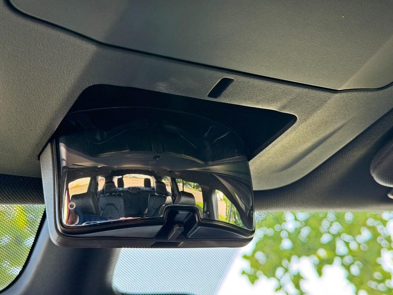 Chrysler Pacifica Vehicle Full-screen Gallery Image 55