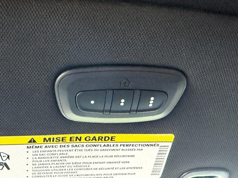 Chrysler Pacifica Vehicle Full-screen Gallery Image 56