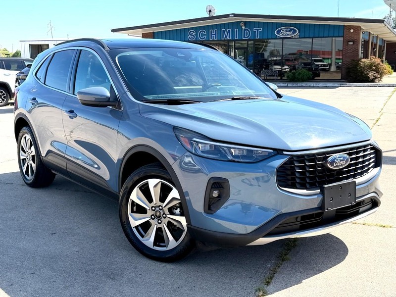 Ford Escape Vehicle Full-screen Gallery Image 02