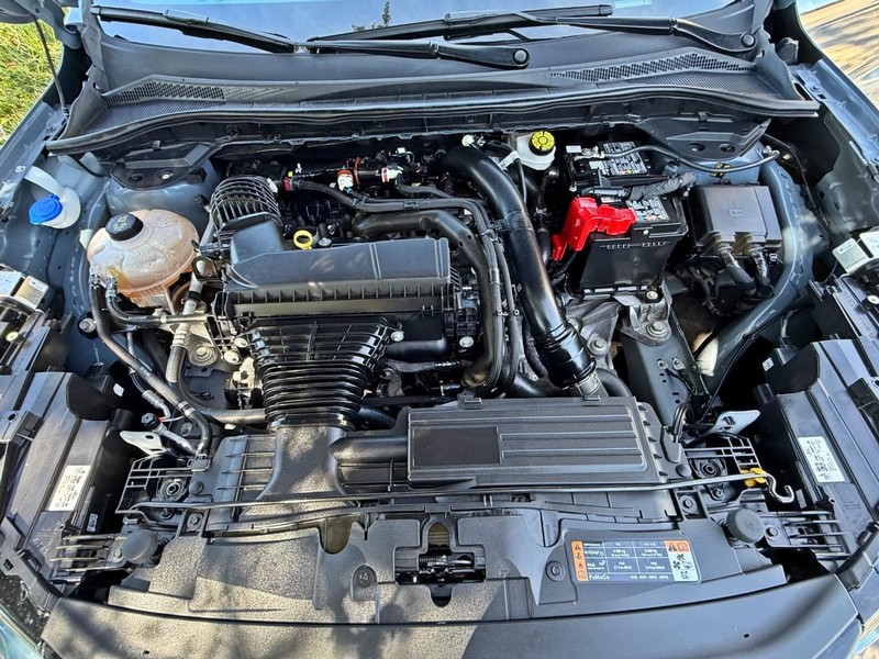 Ford Escape Vehicle Full-screen Gallery Image 11