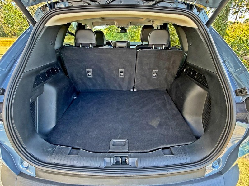 Ford Escape Vehicle Full-screen Gallery Image 12