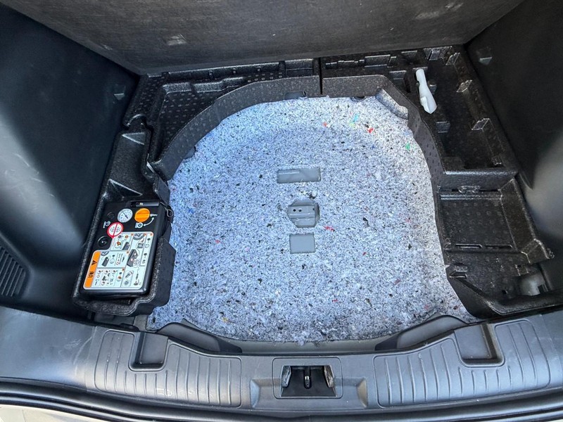 Ford Escape Vehicle Full-screen Gallery Image 13