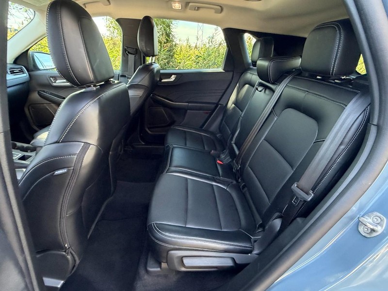 Ford Escape Vehicle Full-screen Gallery Image 15