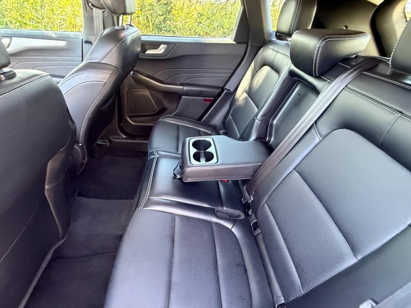 Ford Escape Vehicle Full-screen Gallery Image 16