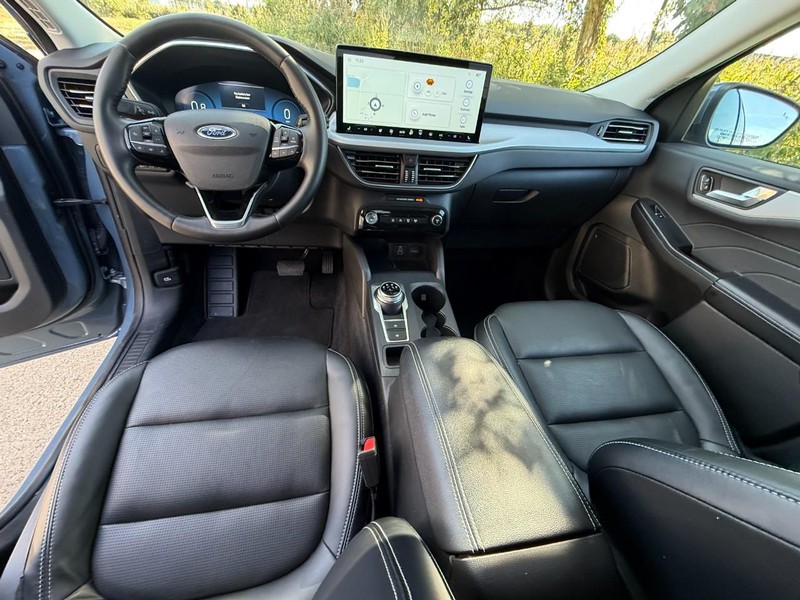Ford Escape Vehicle Full-screen Gallery Image 19