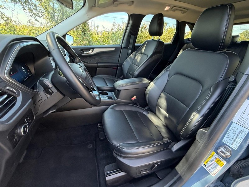 Ford Escape Vehicle Full-screen Gallery Image 21