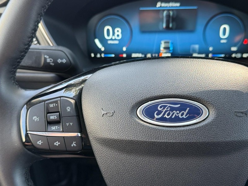 Ford Escape Vehicle Full-screen Gallery Image 28