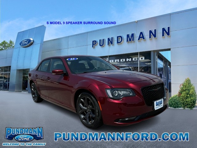 Used 2023 Chrysler 300 S with VIN 2C3CCABG2PH537693 for sale in Saint Charles, MO