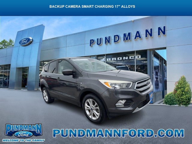 Used 2017 Ford Escape SE with VIN 1FMCU0G93HUE15870 for sale in Saint Charles, MO