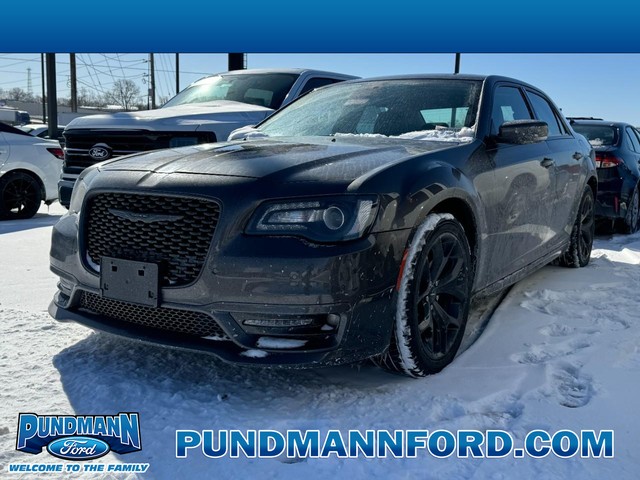 Used 2022 Chrysler 300 Touring L with VIN 2C3CCADG0NH253022 for sale in Saint Charles, MO