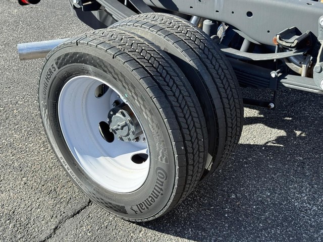 2025 Ford F-550 Super Duty Chassis Cab XL - Photo 4
