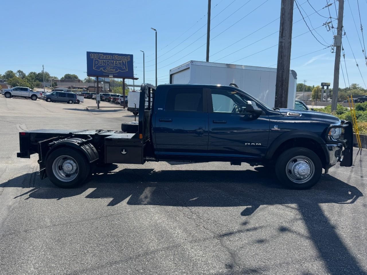 Ram 5500 Chassis Cab Vehicle Full-screen Gallery Image 02