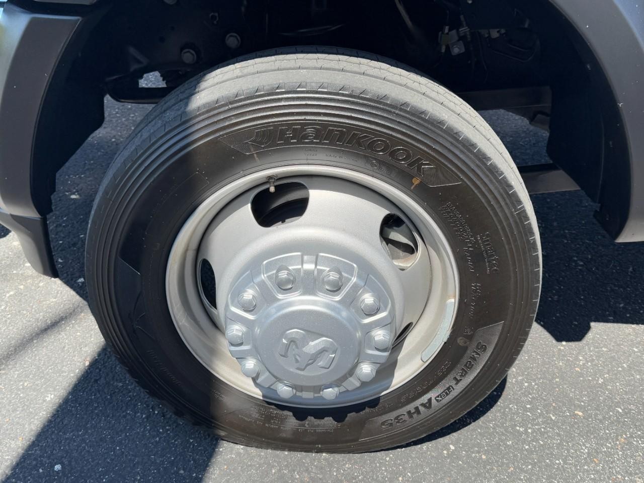 Ram 5500 Chassis Cab Vehicle Full-screen Gallery Image 06