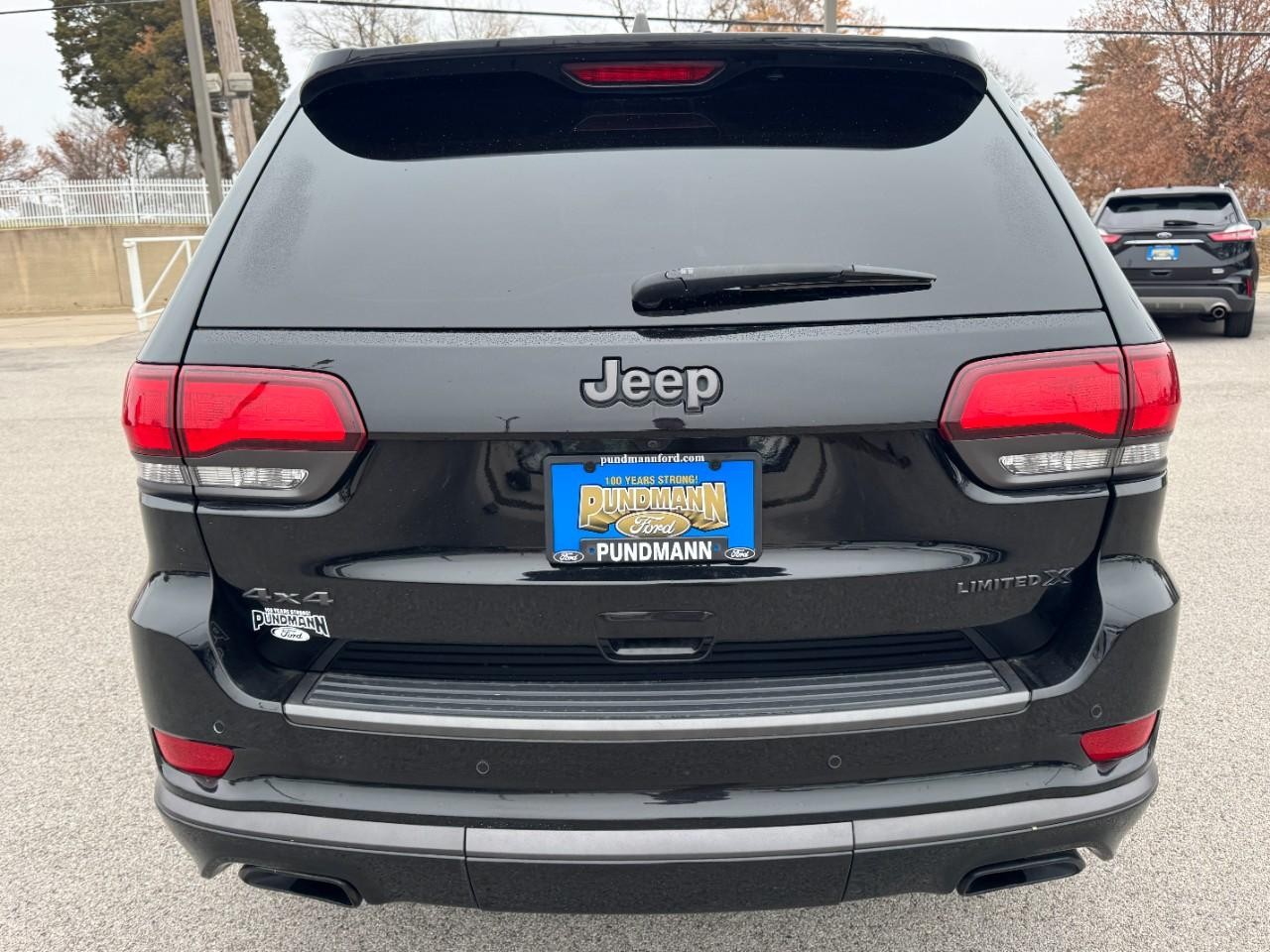 Jeep Grand Cherokee Vehicle Full-screen Gallery Image 04