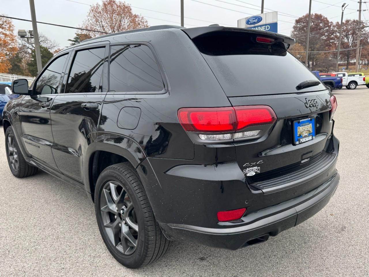 Jeep Grand Cherokee Vehicle Full-screen Gallery Image 05