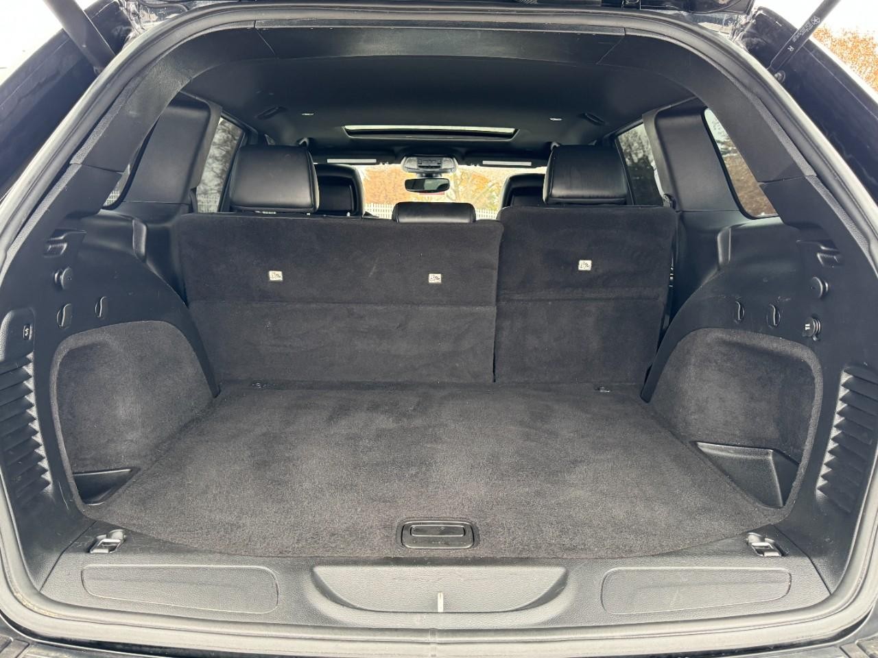 Jeep Grand Cherokee Vehicle Full-screen Gallery Image 06