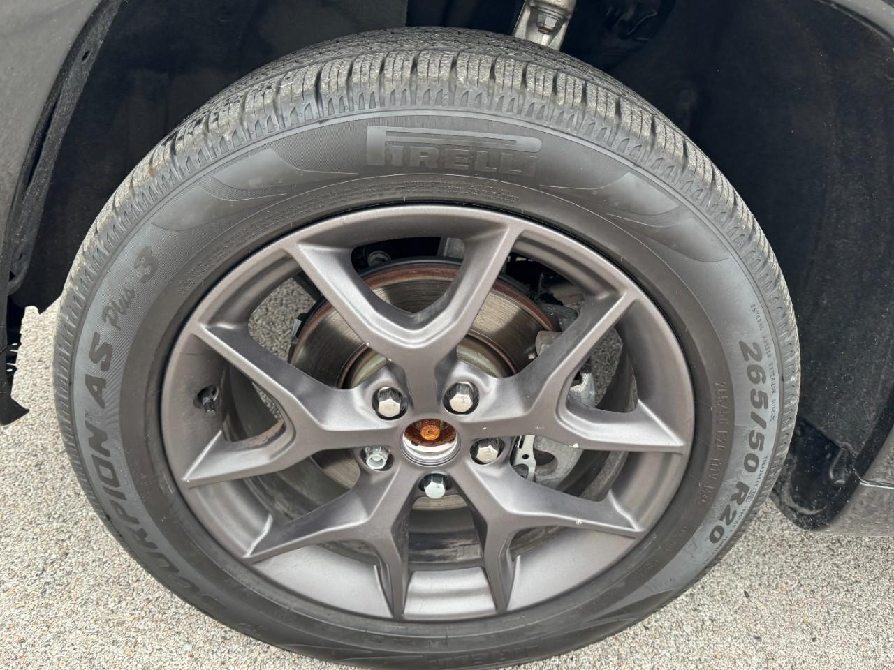 Jeep Grand Cherokee Vehicle Full-screen Gallery Image 07