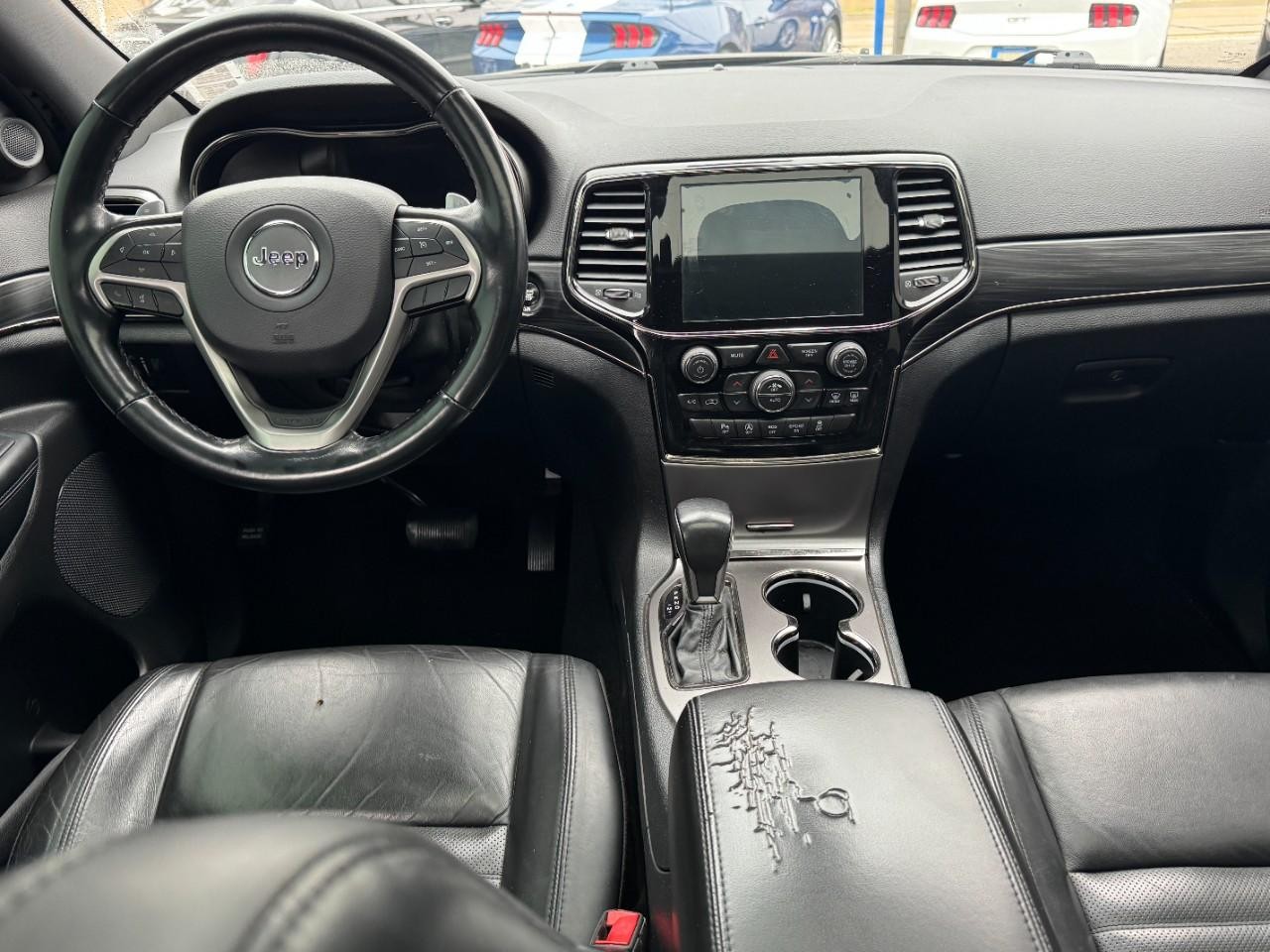 Jeep Grand Cherokee Vehicle Full-screen Gallery Image 12