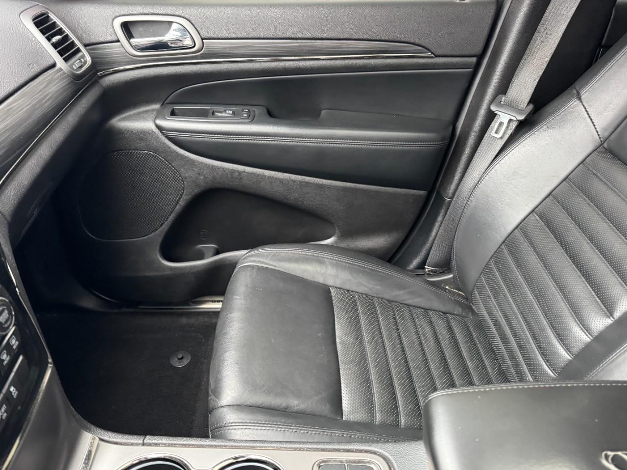 Jeep Grand Cherokee Vehicle Full-screen Gallery Image 14