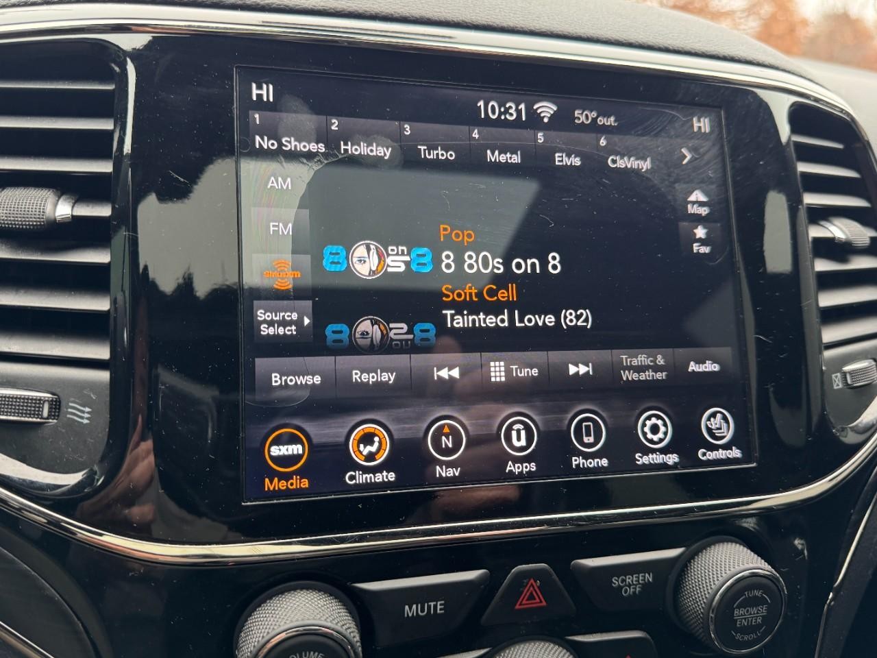 Jeep Grand Cherokee Vehicle Full-screen Gallery Image 20