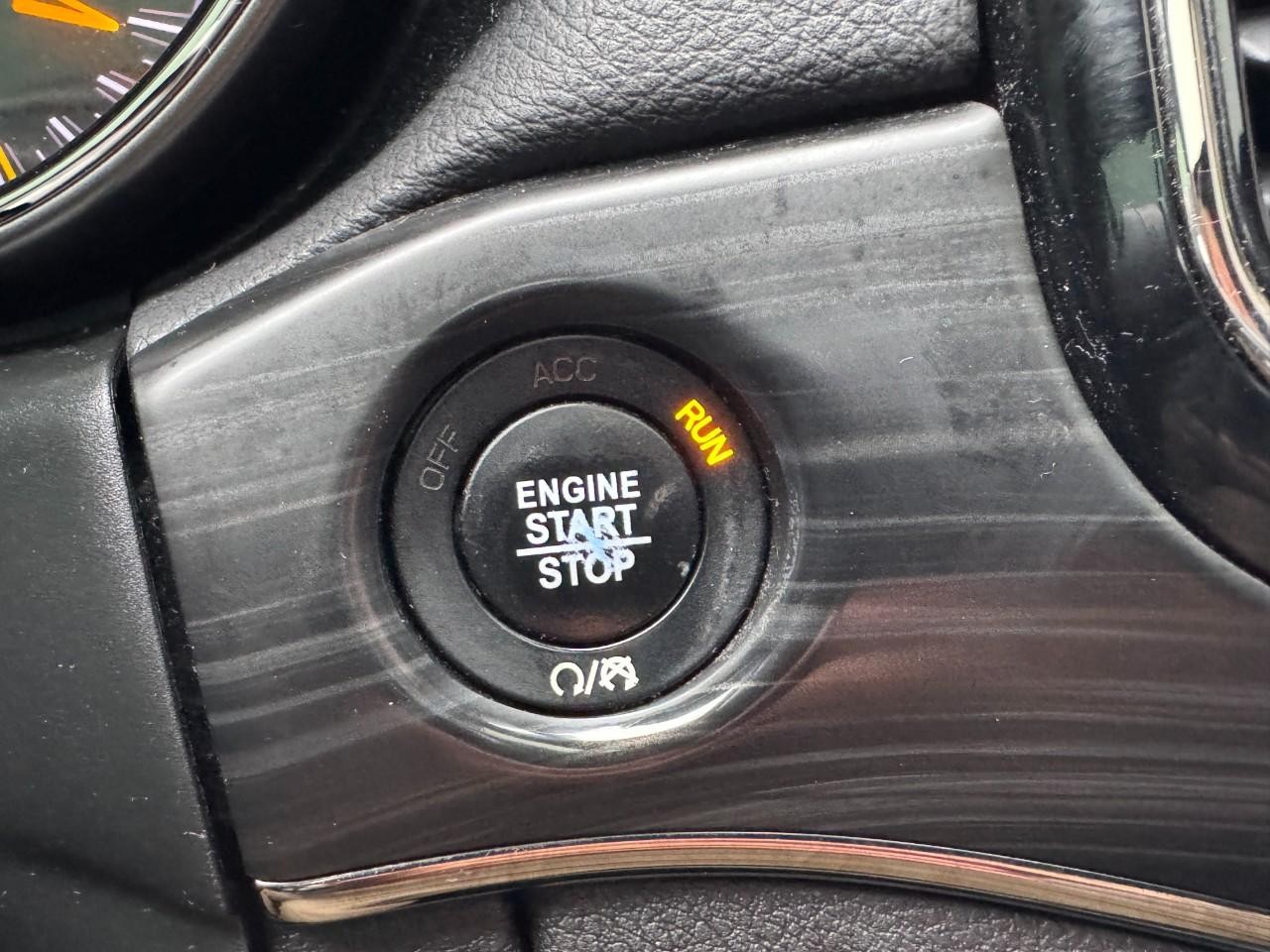 Jeep Grand Cherokee Vehicle Full-screen Gallery Image 23