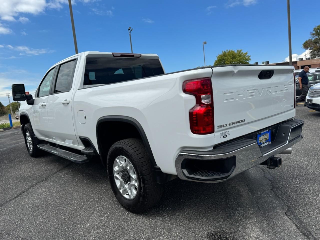 Chevrolet Silverado 2500HD Vehicle Full-screen Gallery Image 05