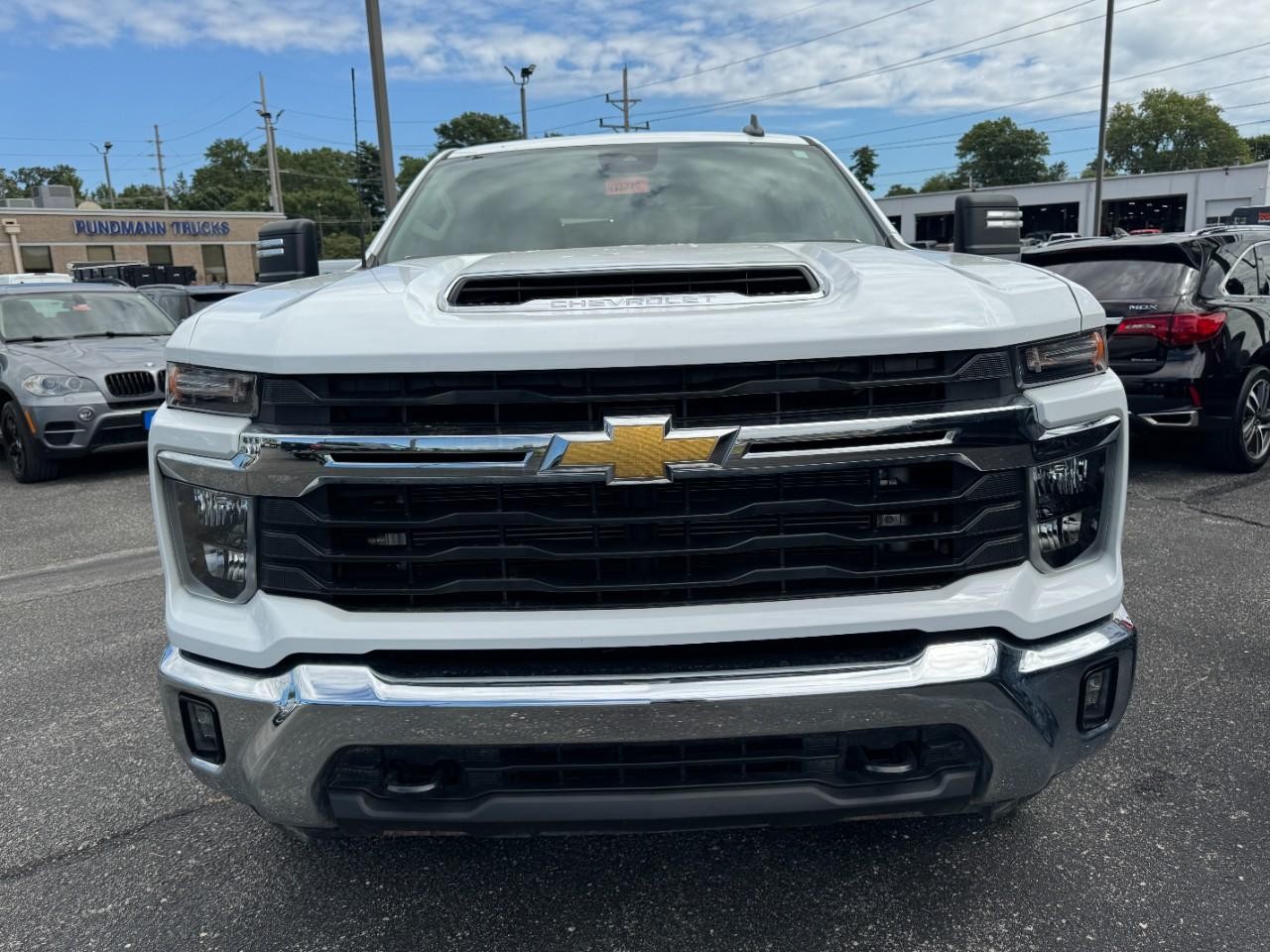 Chevrolet Silverado 2500HD Vehicle Full-screen Gallery Image 09