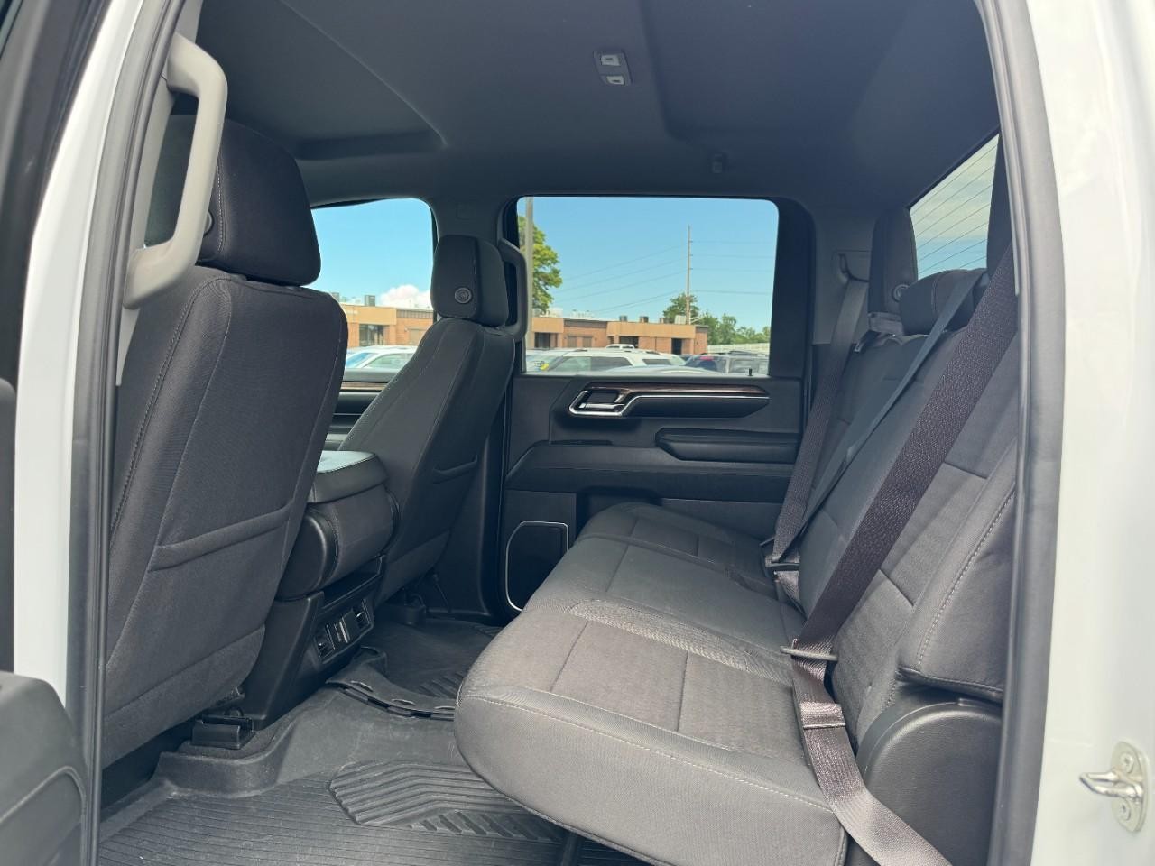 Chevrolet Silverado 2500HD Vehicle Full-screen Gallery Image 10