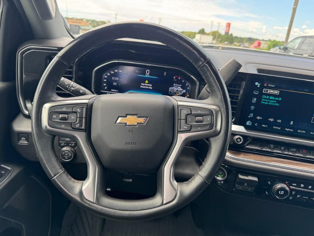 Chevrolet Silverado 2500HD Vehicle Full-screen Gallery Image 12