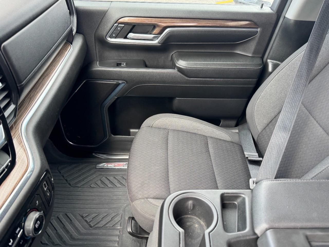 Chevrolet Silverado 2500HD Vehicle Full-screen Gallery Image 13