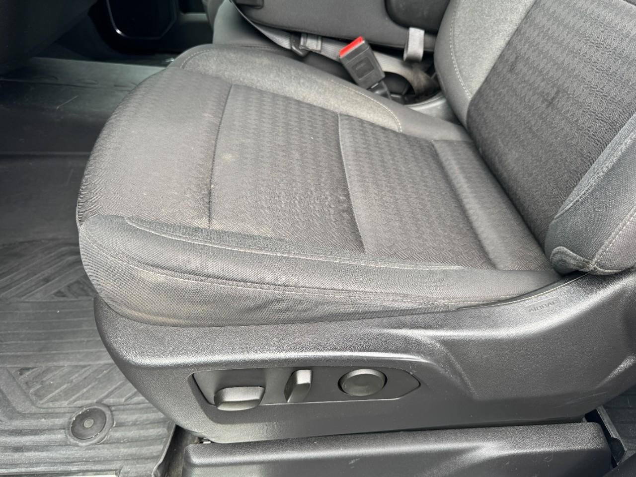 Chevrolet Silverado 2500HD Vehicle Full-screen Gallery Image 14