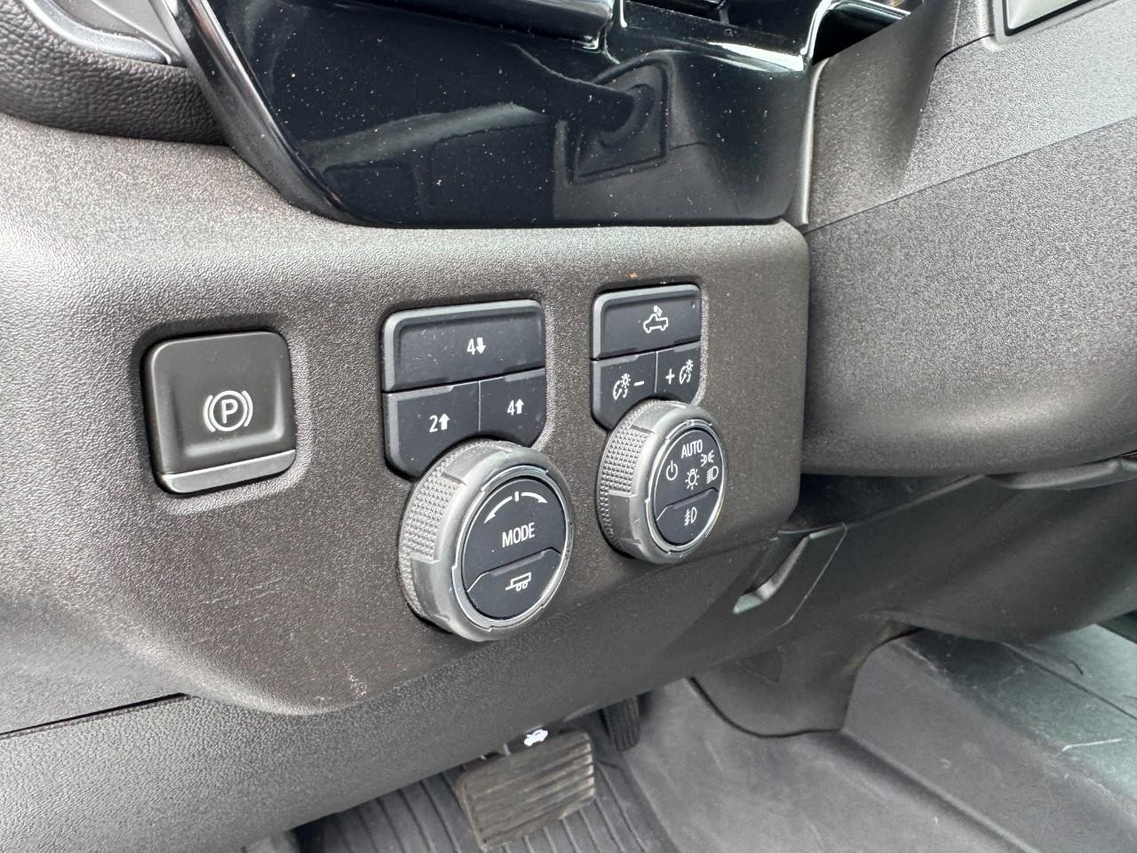 Chevrolet Silverado 2500HD Vehicle Full-screen Gallery Image 16