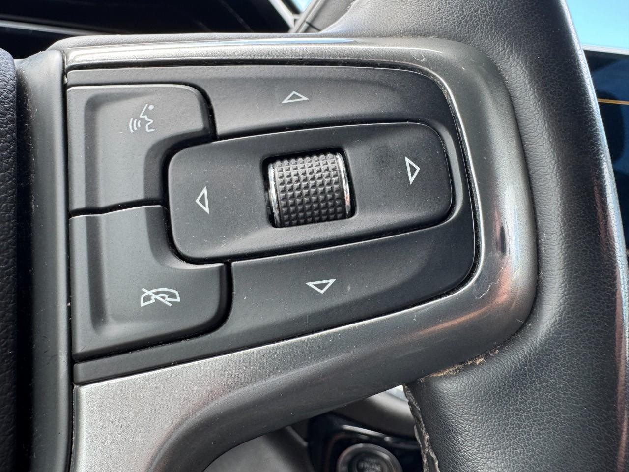 Chevrolet Silverado 2500HD Vehicle Full-screen Gallery Image 18