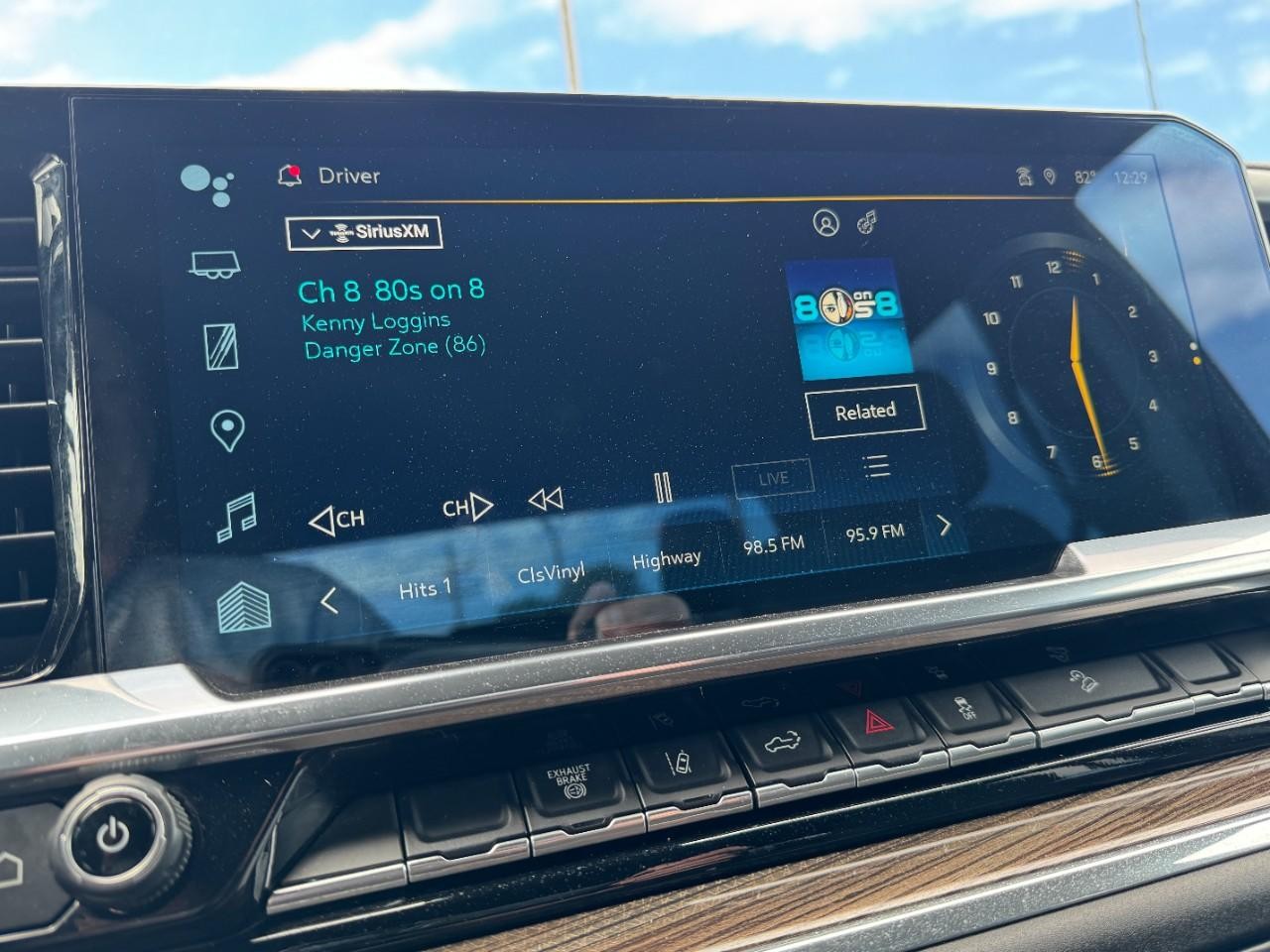 Chevrolet Silverado 2500HD Vehicle Full-screen Gallery Image 20