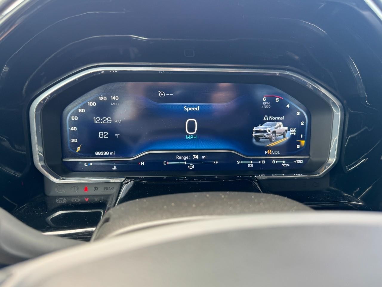 Chevrolet Silverado 2500HD Vehicle Full-screen Gallery Image 24